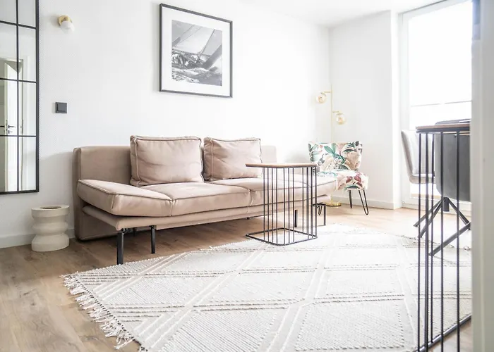 Johouse Apartment 11
